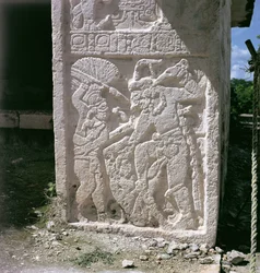 Geschnitzter Türsturz, vom hinteren Teil des Tempels der Masken, Spätklassische Periode (600-900 n. Chr.)